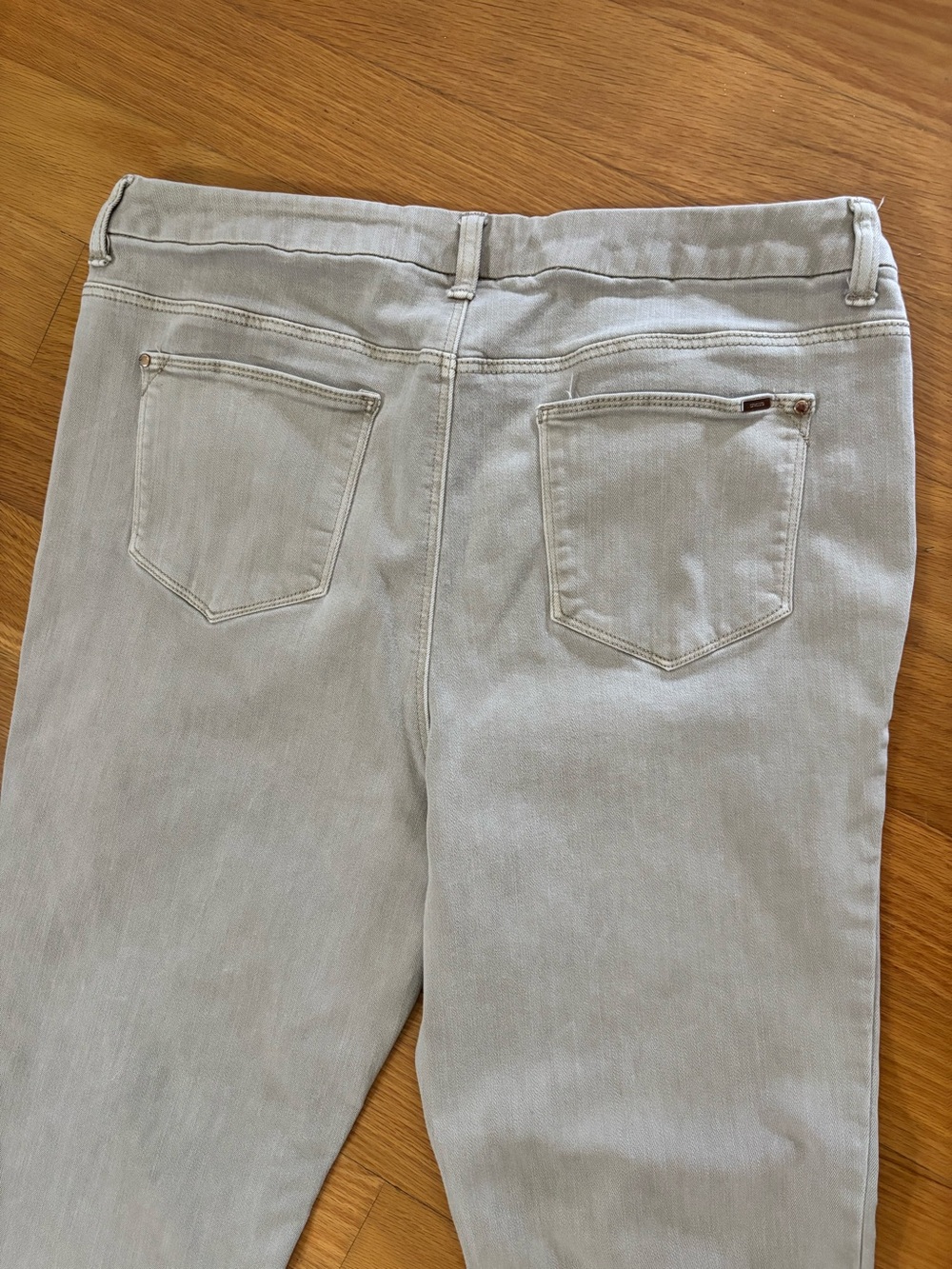 Chicos jeans So Slimming gray raw hem size 10 Chicos 1.5 - Picture 4 of 6